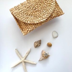 NWT Straw Clutch